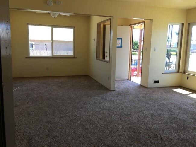 Building Photo - 779 Corvina St