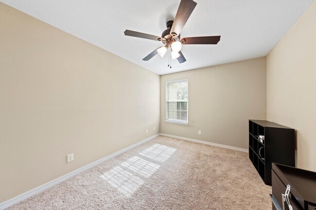 Building Photo - 876 Fairview Dr
