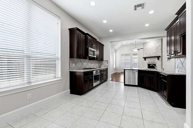 Building Photo - 2226 Falcon Brook Dr