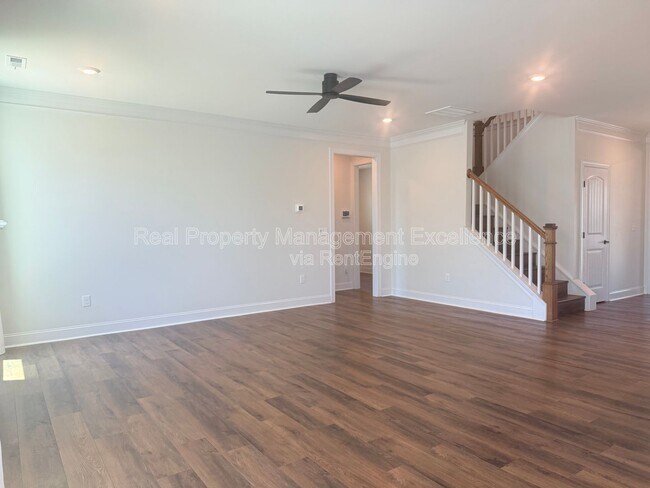 Building Photo - 16 Clear Creek Cir