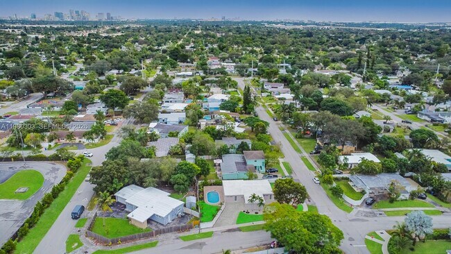 Building Photo - 3137 SW 15th St