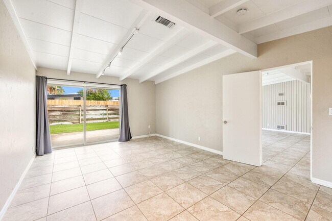 Building Photo - 71996 Vista Del Rio