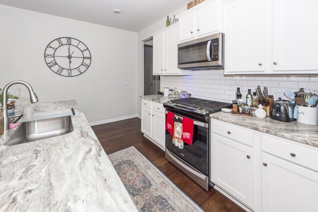 Building Photo - 4 Bedroom 2 Bath Home in French Quarter Creek - Huger