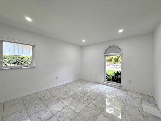 Building Photo - 4934 NW 94th Doral Pl