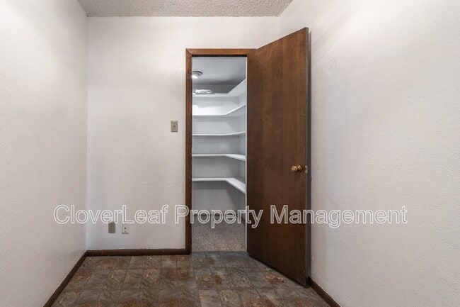 Building Photo - 3503 Clearfield Dr