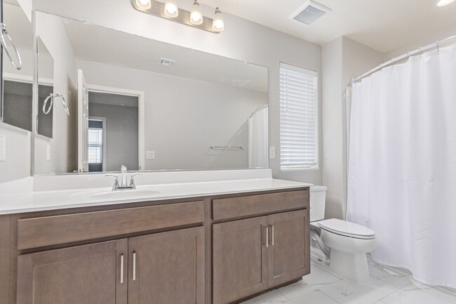 Building Photo - Spacious, Stylish, and Ready for You!   *H...