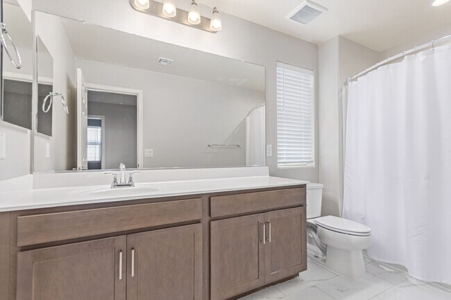 Building Photo - Spacious, Stylish, and Ready for You!