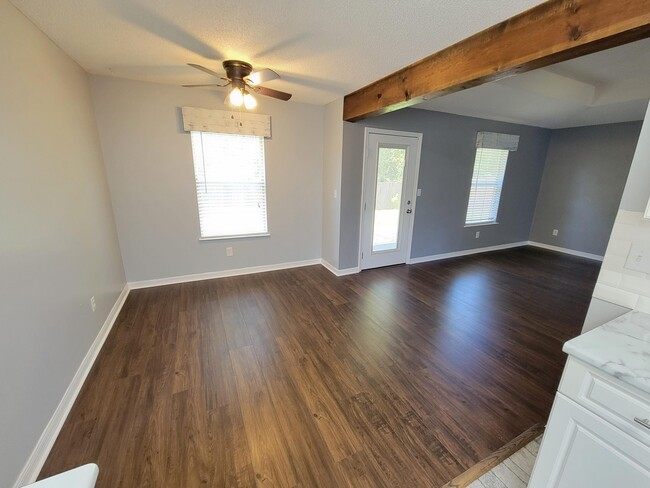 Building Photo - 400 Pristine Water Ln