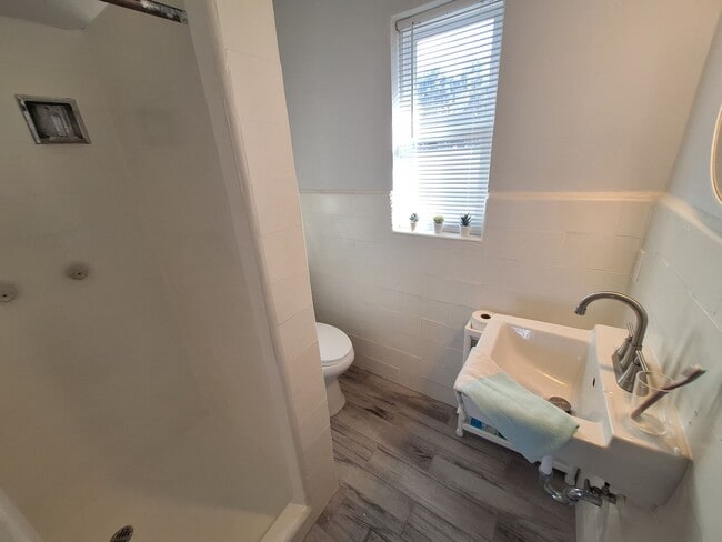 Building Photo - NSB FURNISHED EFFICIENCY UNIT-ALL UTILITIES INCLUDED INCLUDING WI-FI!