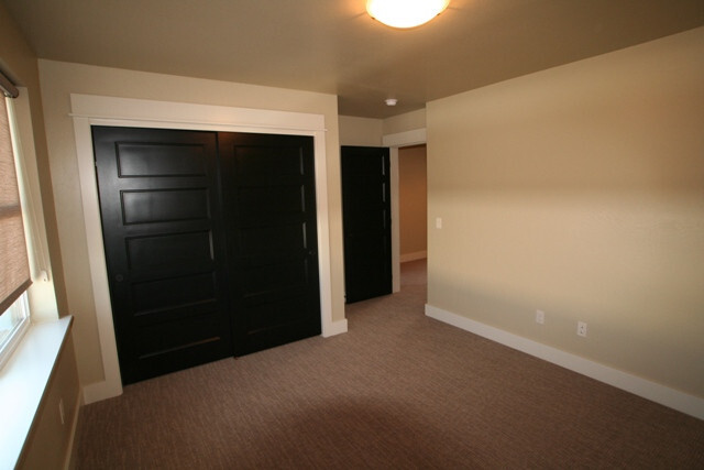 Building Photo - Leeward Court