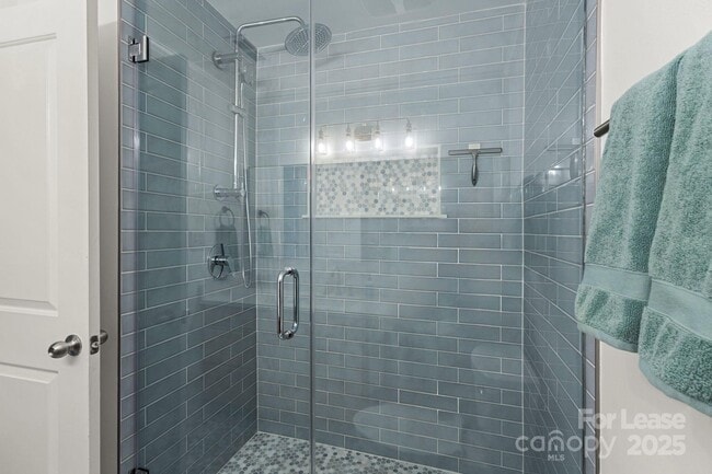 Building Photo - 1318 Green Oaks Ln