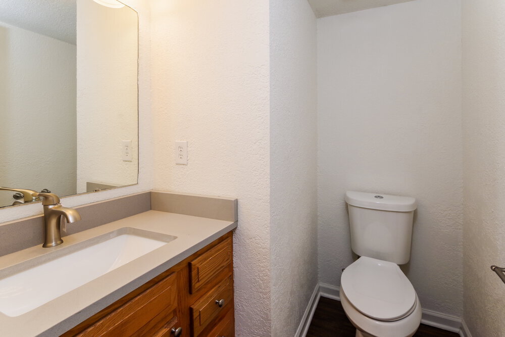 Building Photo - 304 E Pine Ridge Dr