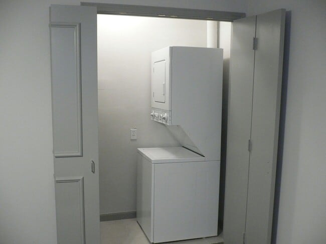 Building Photo - 9820 Park Ln Pl