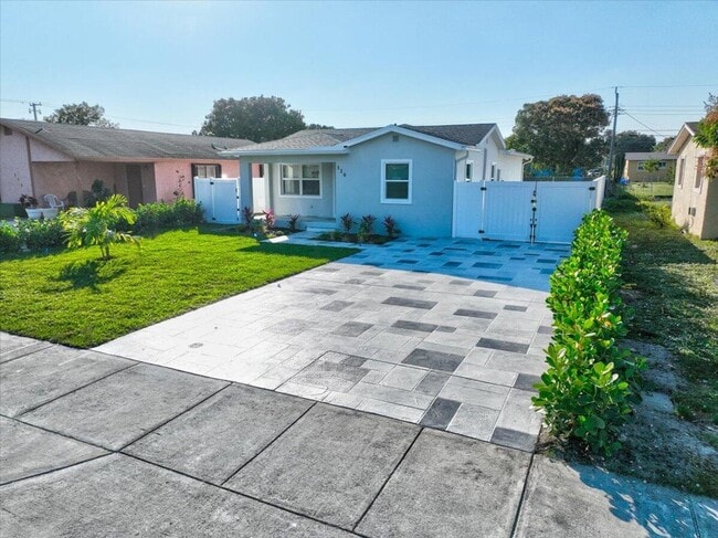 Building Photo - 320 NW 6th Ave