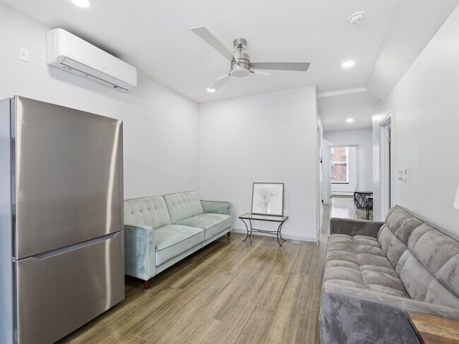 Building Photo - 232 1st St