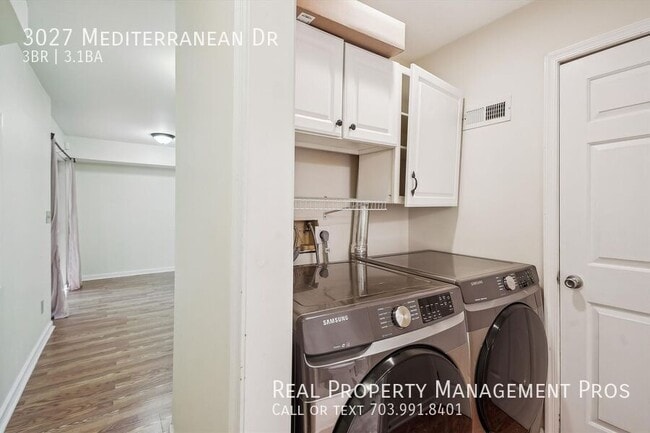 Building Photo - 3027 Mediterranean Dr