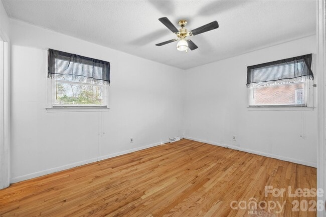 Building Photo - 1037 Stoneybrook Ln