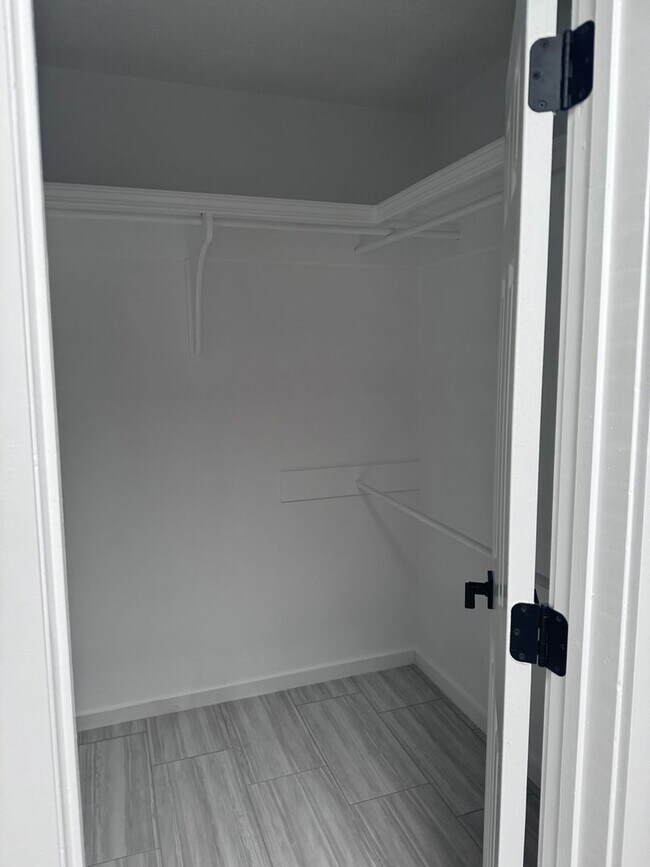 Building Photo - Foothills Townhouse 2 Bedroom 2 Bath with 2 Car Garage