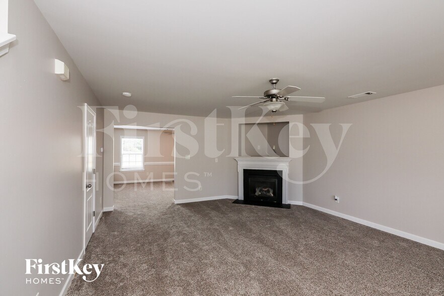 Building Photo - 2922 Blueberry Dr