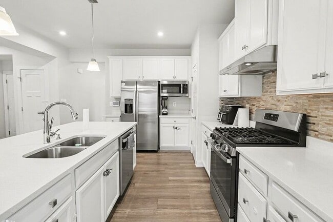 Building Photo - 484 Bridgepoint Dr