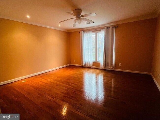 Building Photo - 10631 Sandown Way