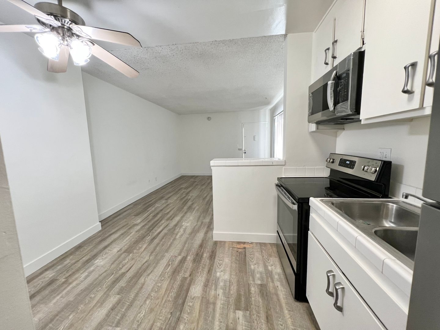 Building Photo - 3359 Mentone Ave