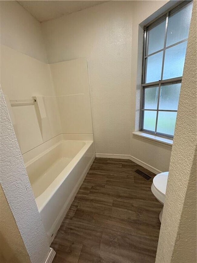 Building Photo - Spacious 4 bedroom, 2.5  bath house near B...