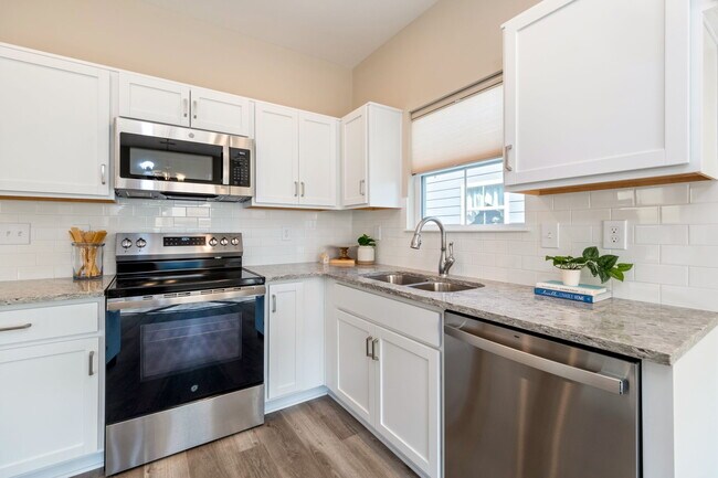 Building Photo - 867 Rosemary Ln