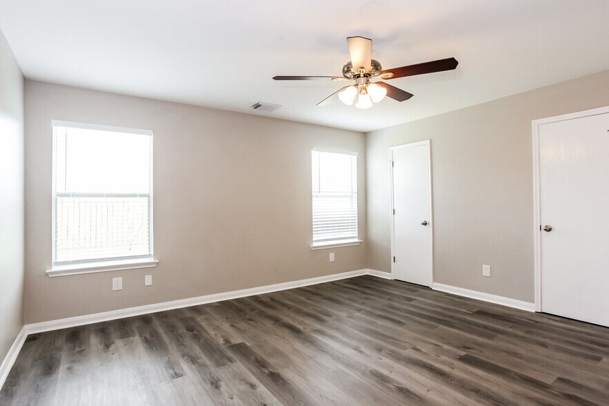 Building Photo - 15510 Miller House Ln
