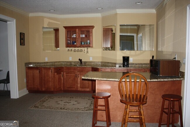 Building Photo - 207 Lakeview Ct