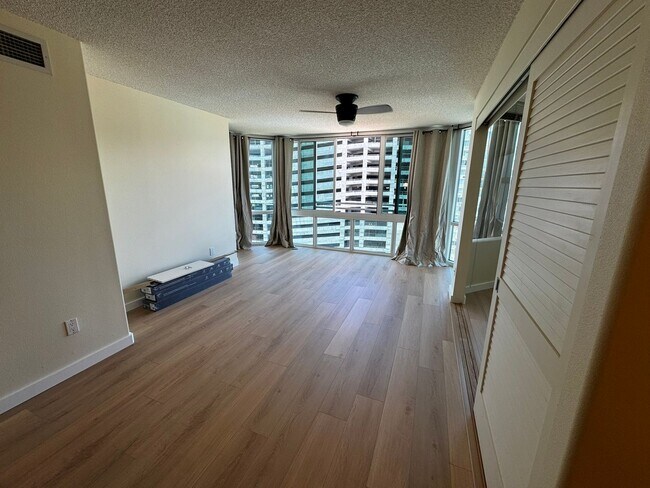 Building Photo - 2/2/2 at One Archer Lane, Mountain Views, Great Location!