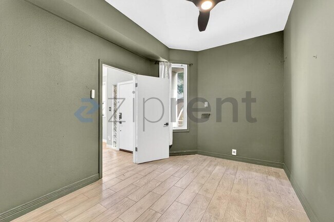 Building Photo - 4040 Avondale Ave