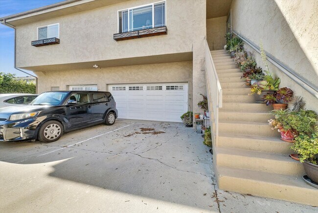 Building Photo - 2006 Manhattan Beach Blvd