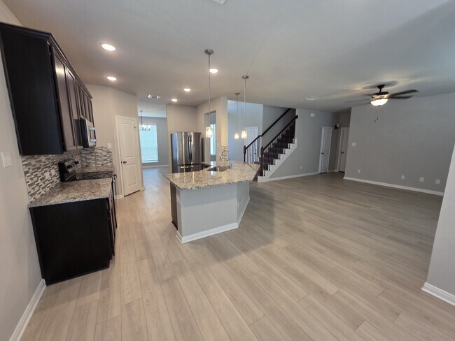 Building Photo - 10001 Kensley Rose Dr