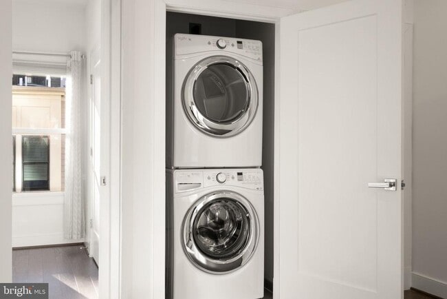 Building Photo - 1508 16th Ct N