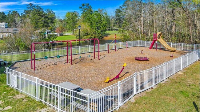 Building Photo - 13 Concordia Dr