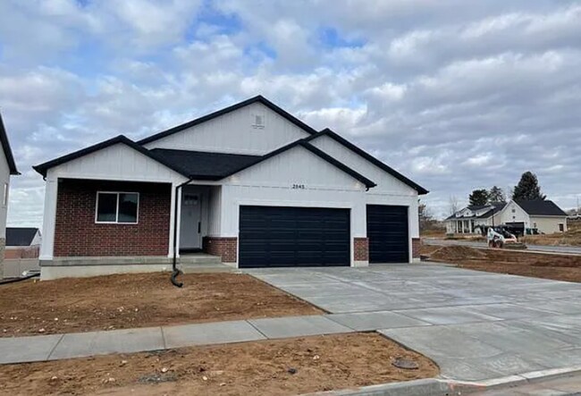 Building Photo - Coming soon! 5 Bedroom/2.5 Bathroom unit i...