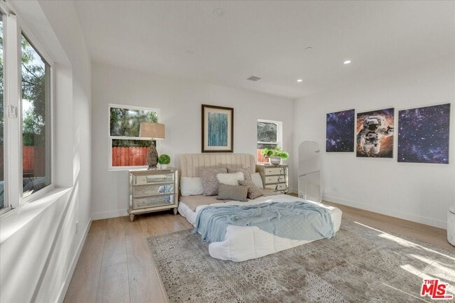 Building Photo - 10347 Hillhaven Ave