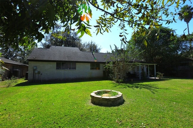 Building Photo - 354 S Amherst Dr