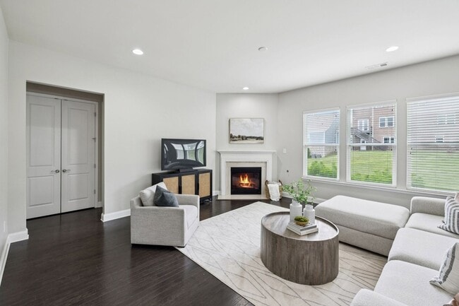 Building Photo - 1719 Biscayne Dr