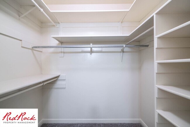 Building Photo - 3 Bedroom End Unit Home in Downtown St. Ge...