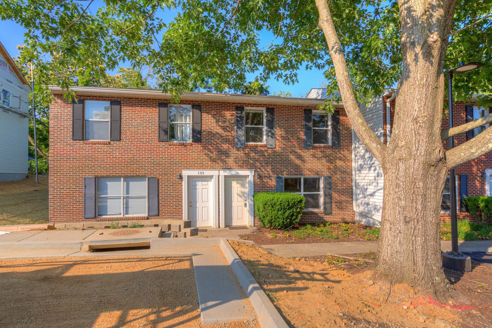 Building Photo - 135 Clover Valley Cir