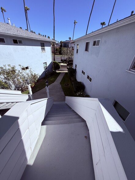 Garden view. Well kept gardens and grounds - 811 S Catalina Ave