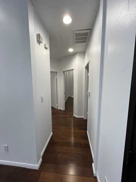 Building Photo - 860 S Lucerne Blvd