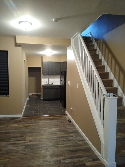 Building Photo - 2054 Ann St