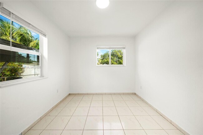 Building Photo - 1271 NE 159th St