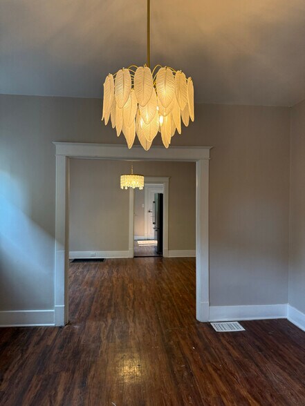 Building Photo - 3519 River Park Dr