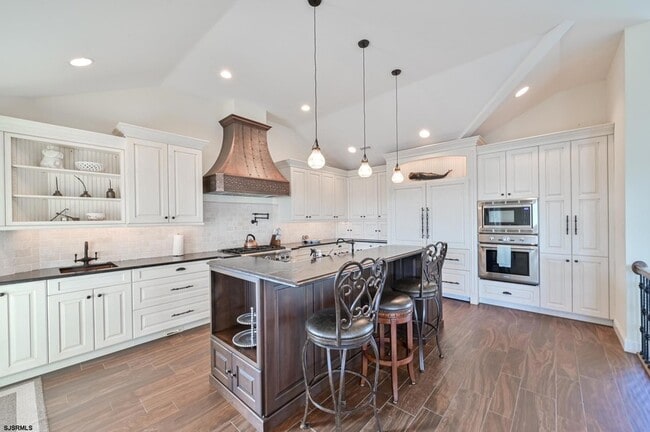 Building Photo - 400 17th St S