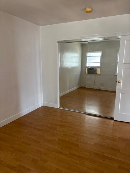 Building Photo - 927 1/2 S New Hampshire Ave