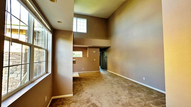 Building Photo - Fantastic Condo 2 Bed 2 Bath with Attached...